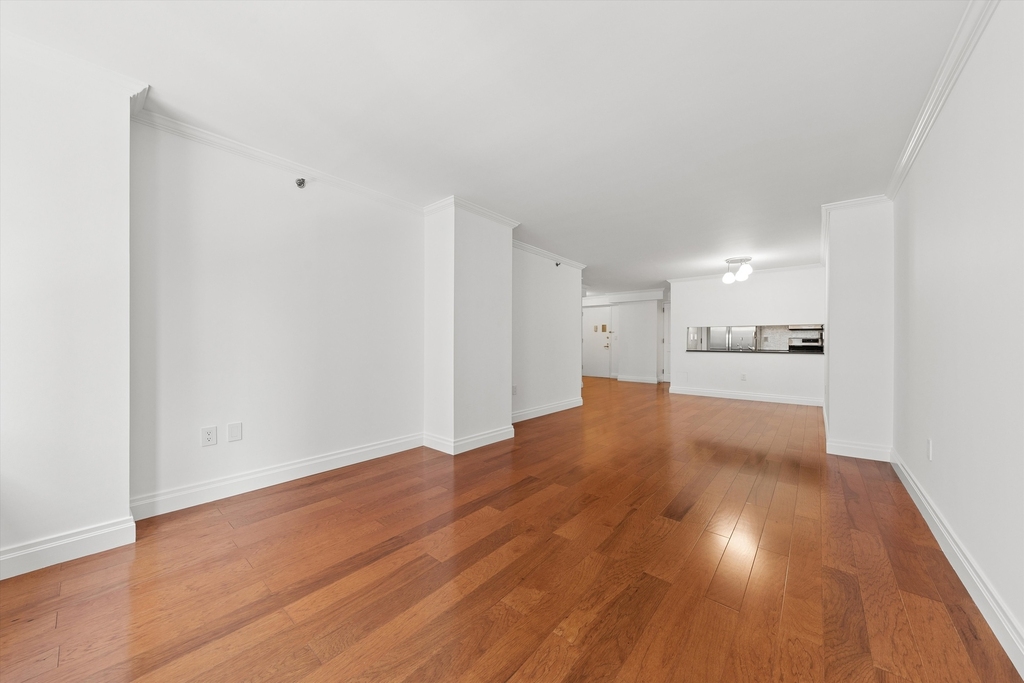 404 E 76th St - Photo 3