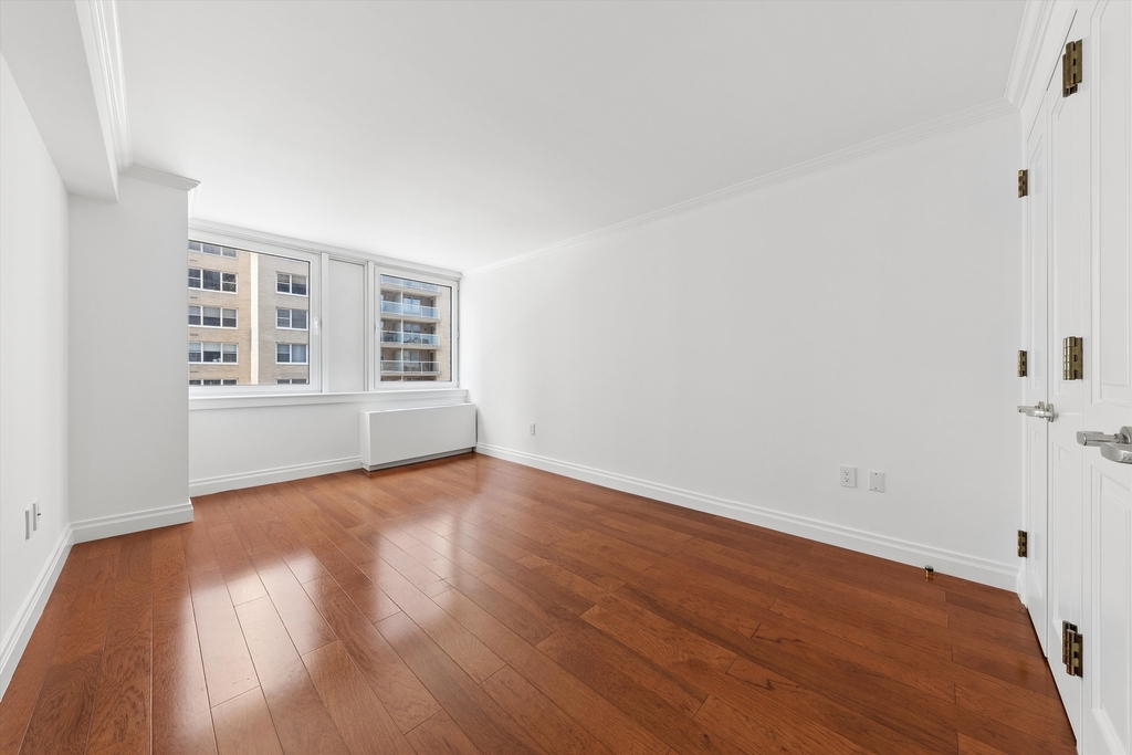 404 E 76th St - Photo 2