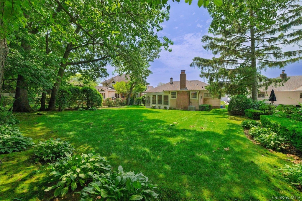 531 Surrey Place - Photo 19