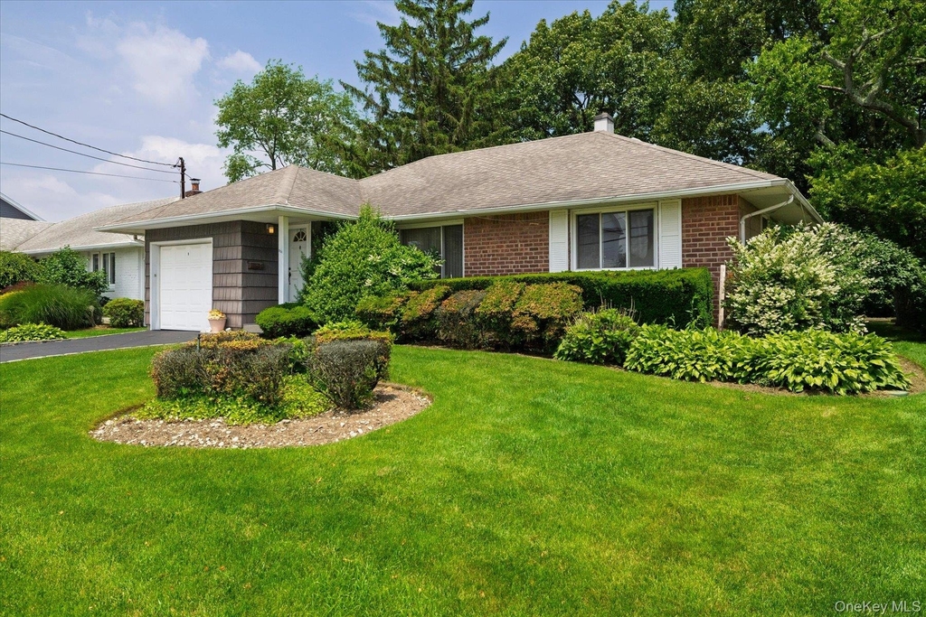 531 Surrey Place - Photo 2