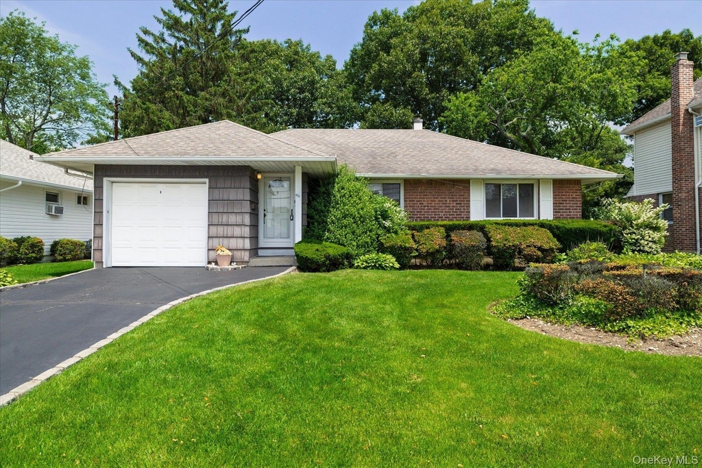 531 Surrey Place - Photo 0