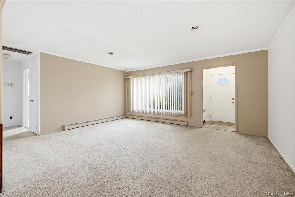 531 Surrey Place - Photo 3
