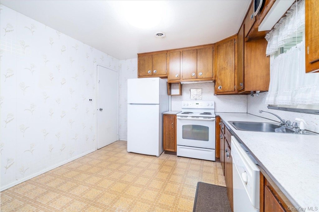 531 Surrey Place - Photo 12