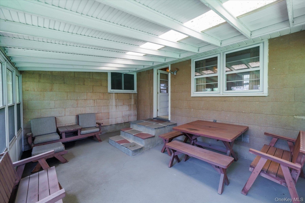 531 Surrey Place - Photo 8