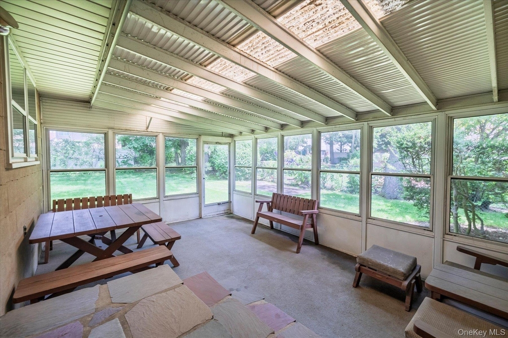 531 Surrey Place - Photo 7