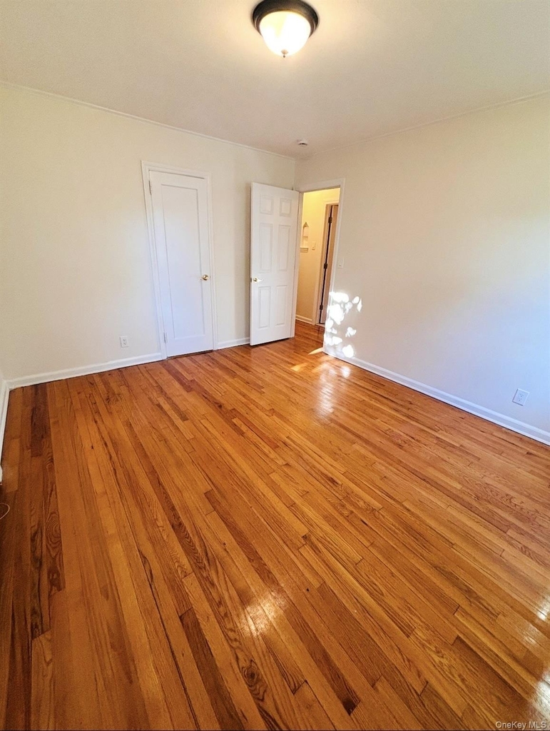 1526 Rhode Avenue - Photo 3