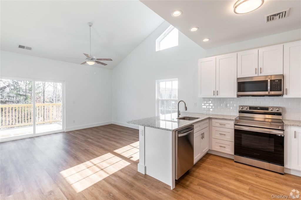 17 Hillside Road - Photo 3