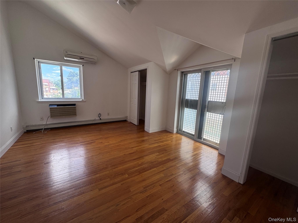 72-38 Calamus Avenue - Photo 9