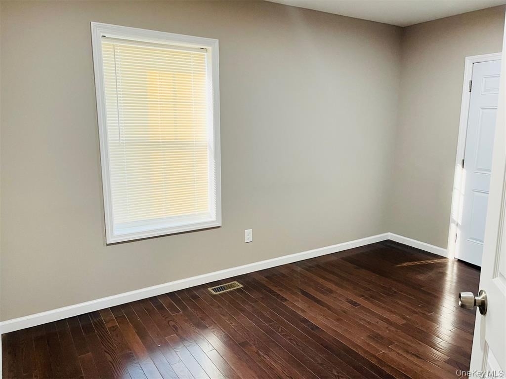 11 Grant Avenue - Photo 4