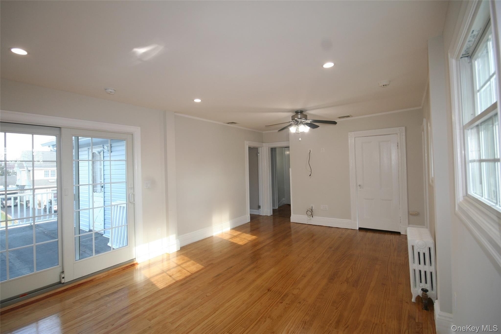 99 Centre Avenue - Photo 1