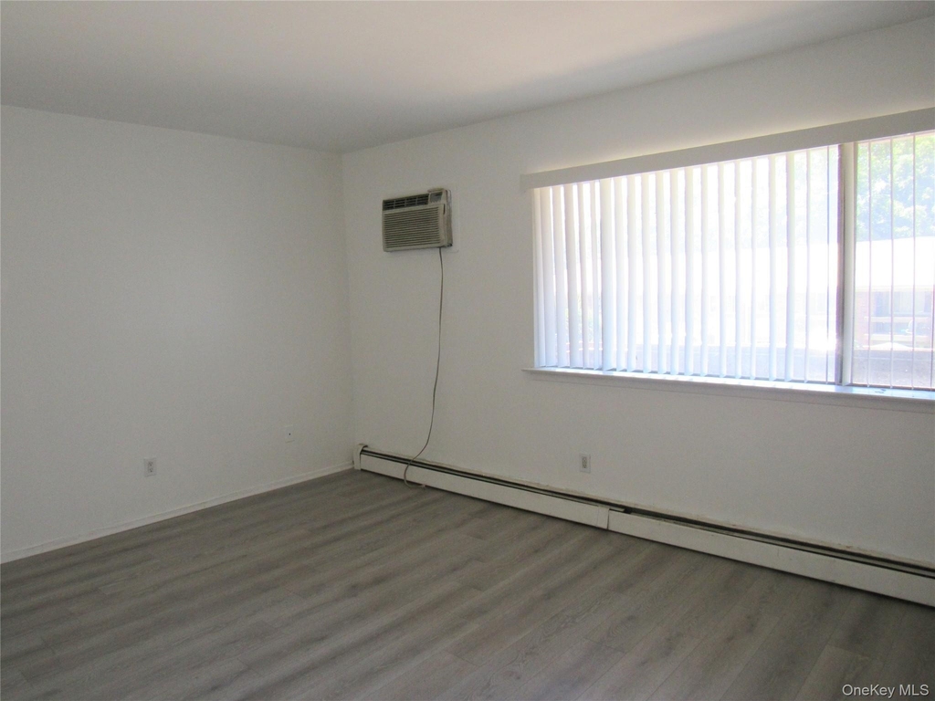 7 N James Street - Photo 10