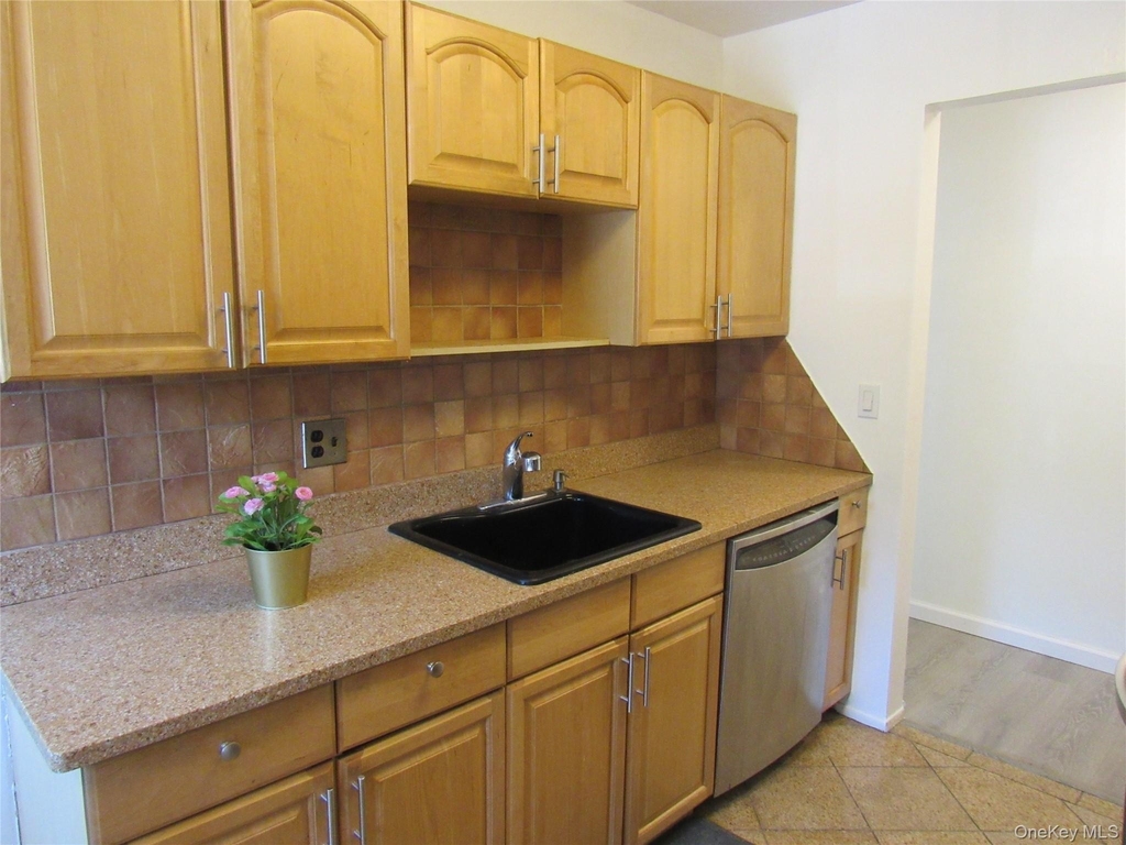 7 N James Street - Photo 6