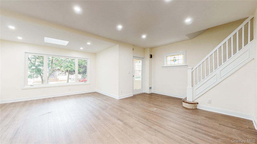 71-32 Loubet Street - Photo 4