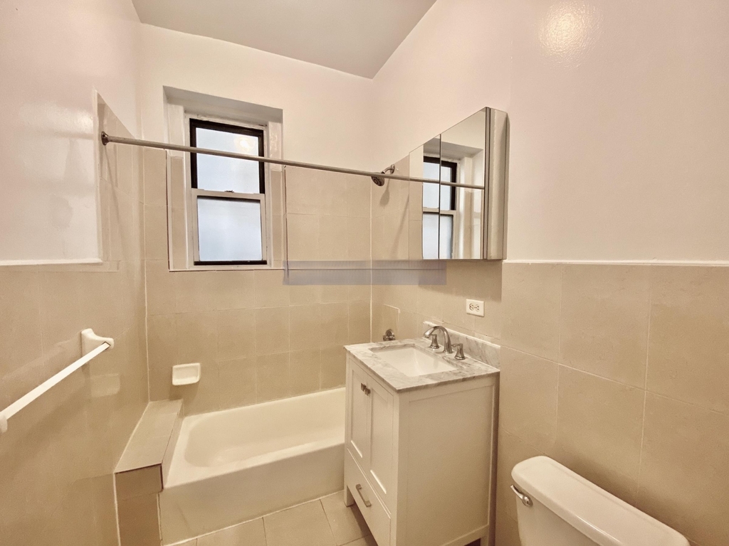 West 170th Street - Photo 6