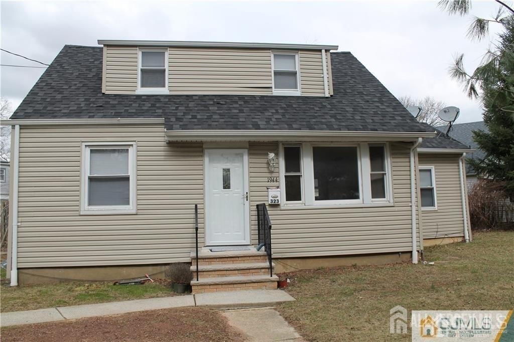 323 9th Street - Photo 0