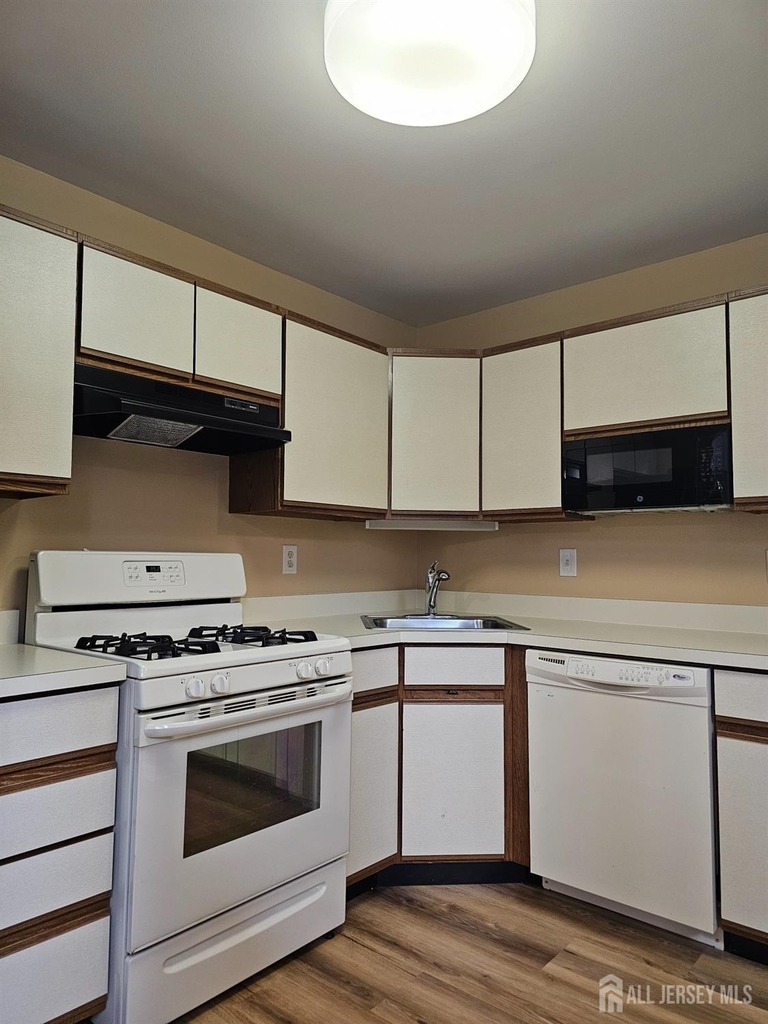 2809 Ridgefield Court - Photo 13