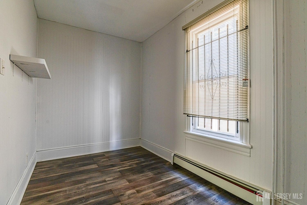 212 Easton Avenue - Photo 4