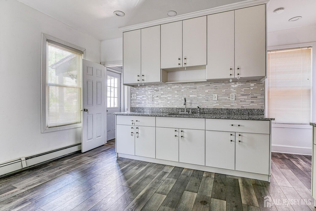 212 Easton Avenue - Photo 6