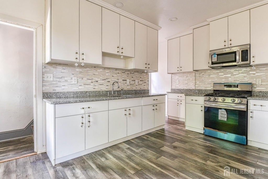212 Easton Avenue - Photo 7