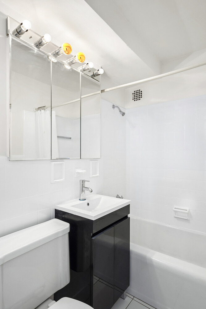 110 E 36th Street - Photo 3