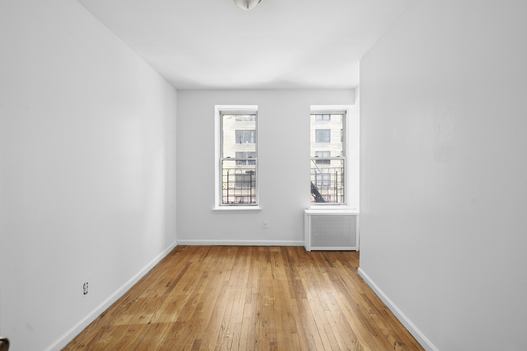320 E 49th Street - Photo 5