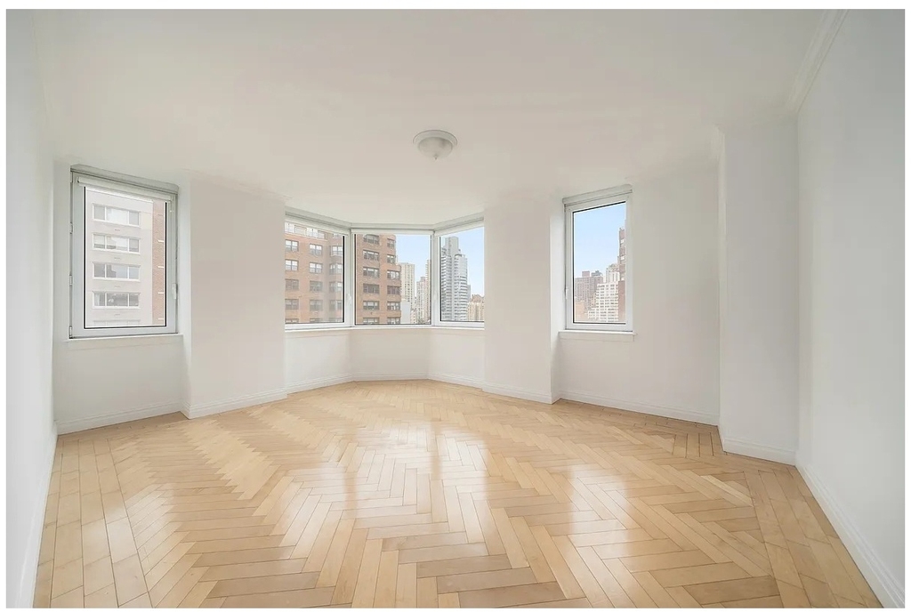 188 E 78th Street - Photo 2
