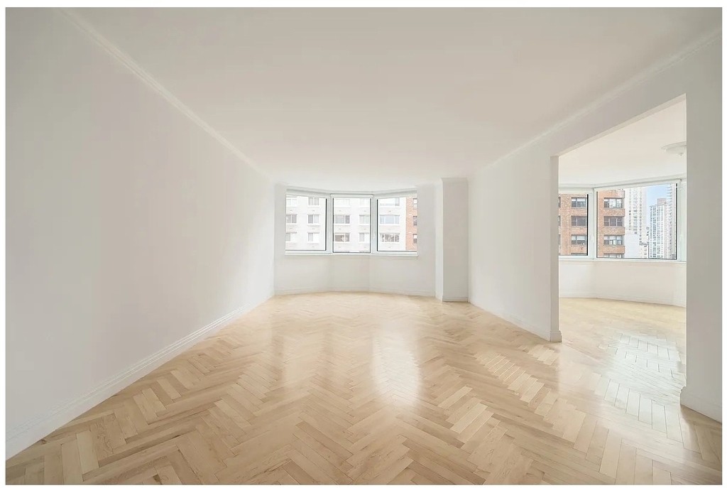188 E 78th Street - Photo 1