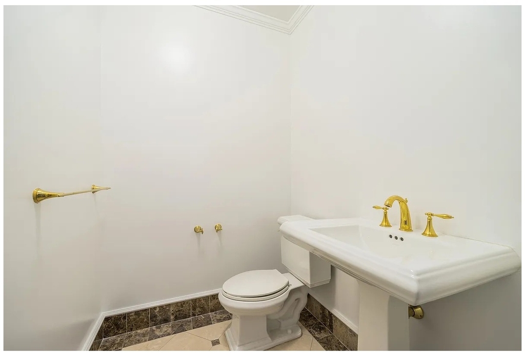 188 E 78th Street - Photo 8
