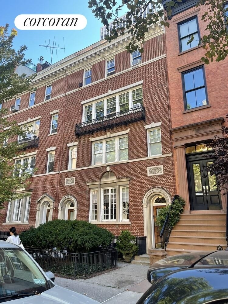 42a Monroe Place - Photo 0