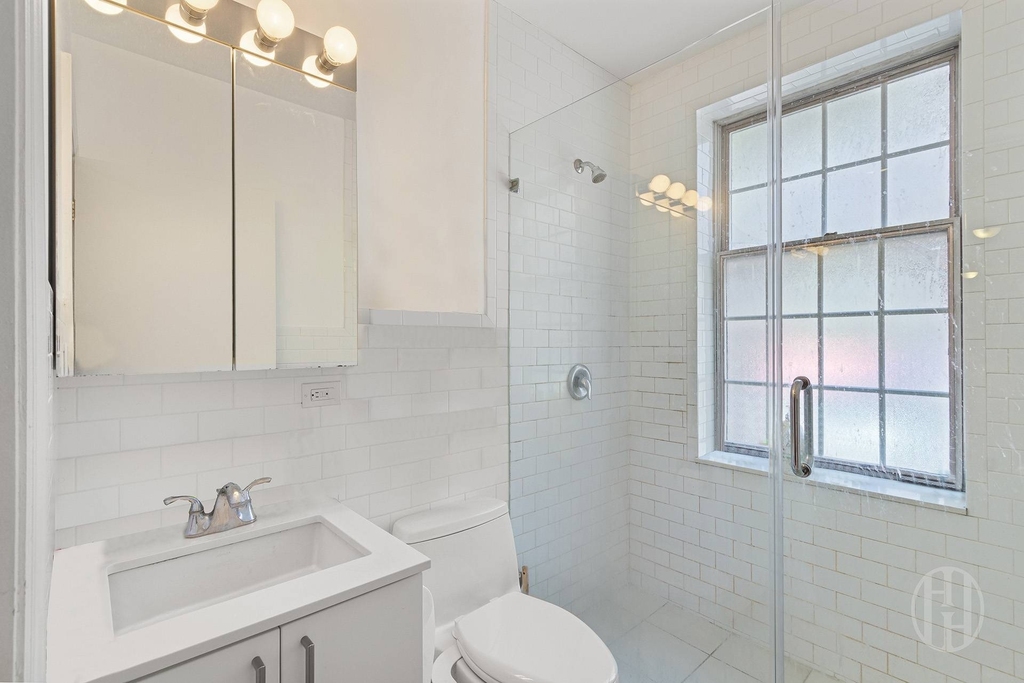 200 E 35th Street - Photo 6