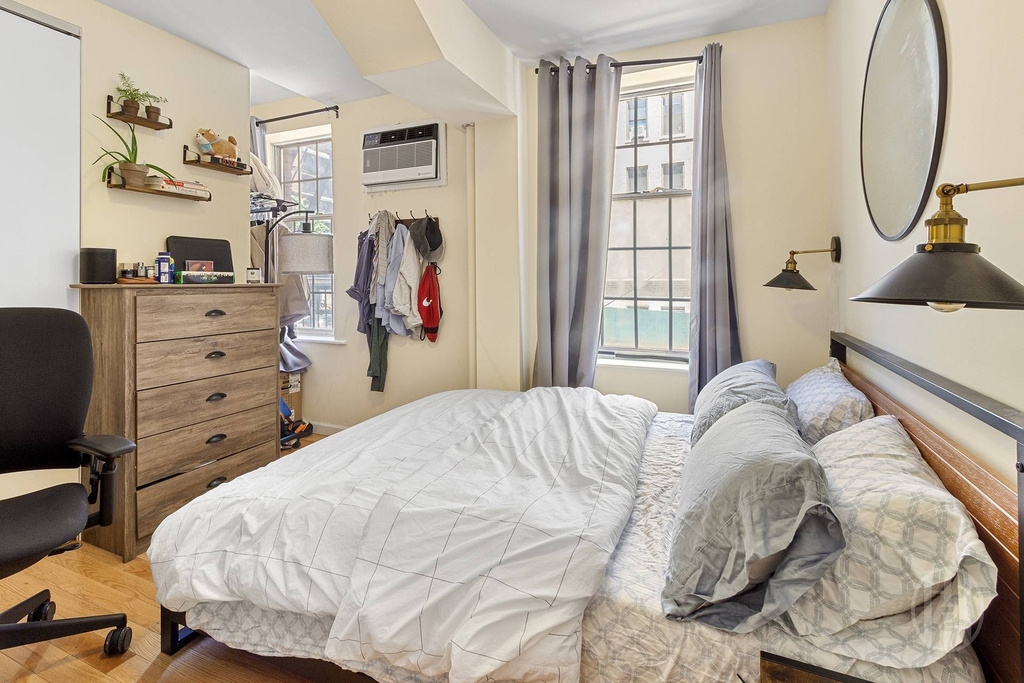 200 E 35th Street - Photo 3