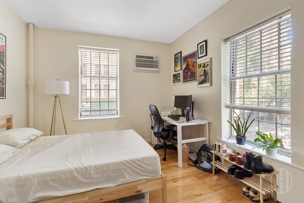 200 E 35th Street - Photo 2