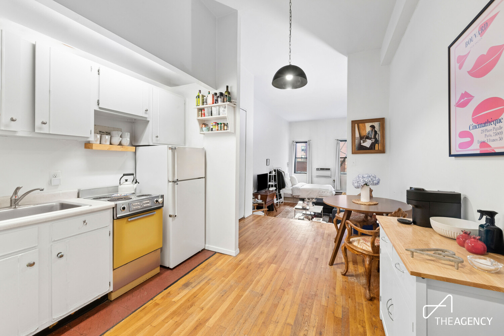 23 Waverly Place - Photo 1