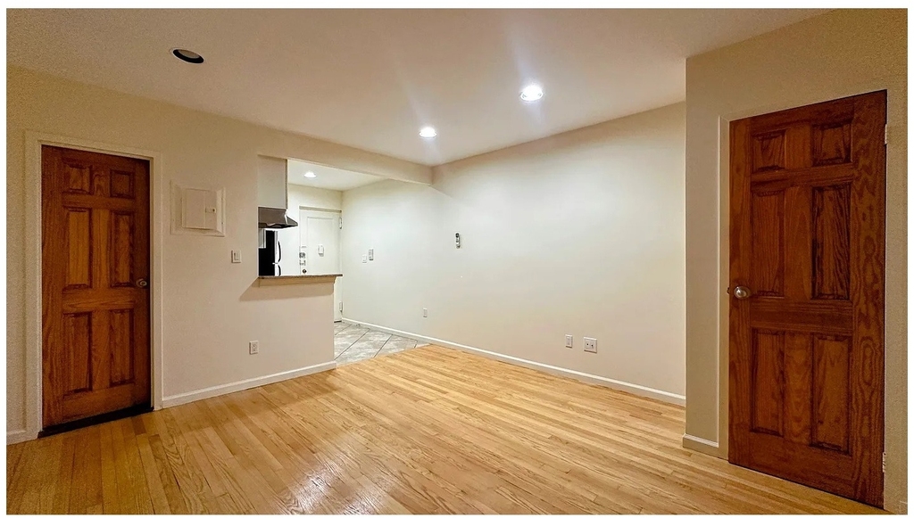 415 E 75th Street - Photo 4