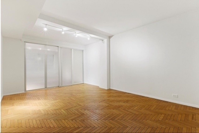 106 Central Park S - Photo 1