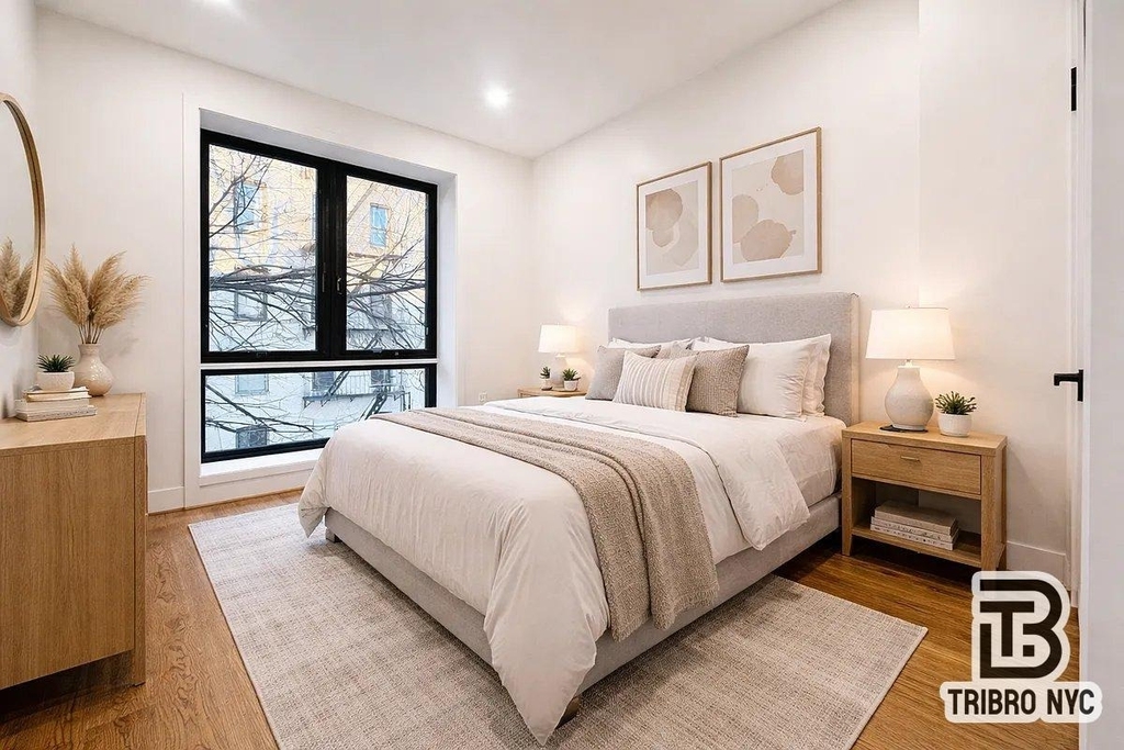 410 Lorimer Street - Photo 1