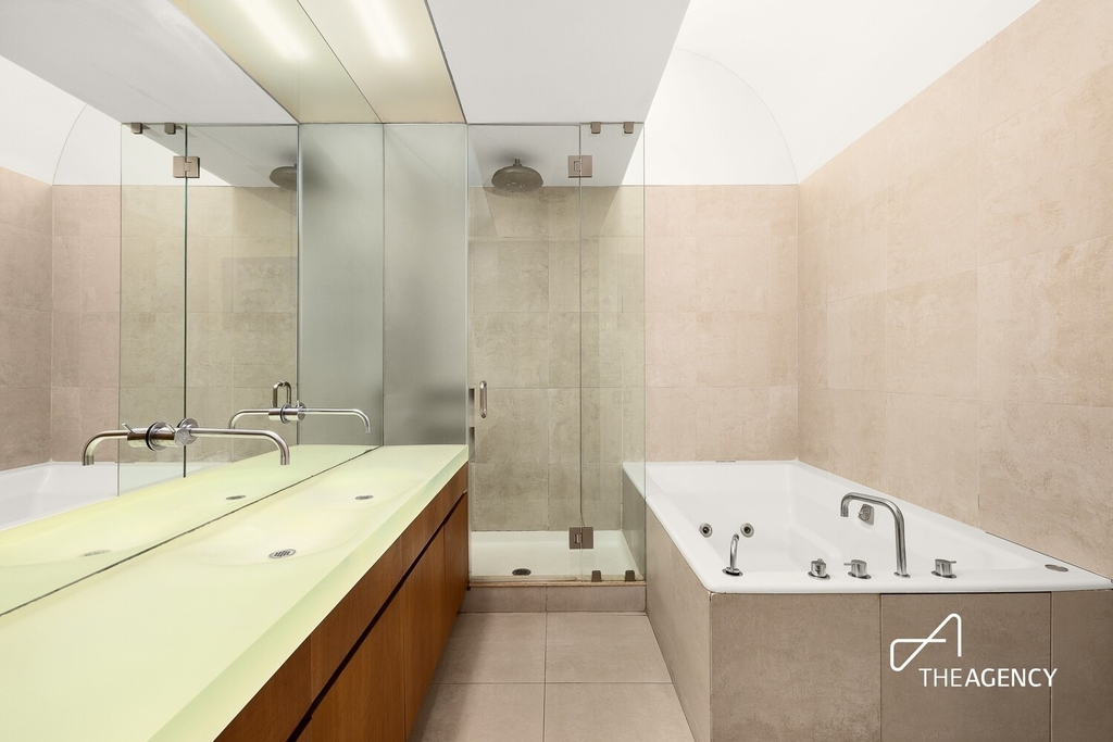 1 Bond Street - Photo 5