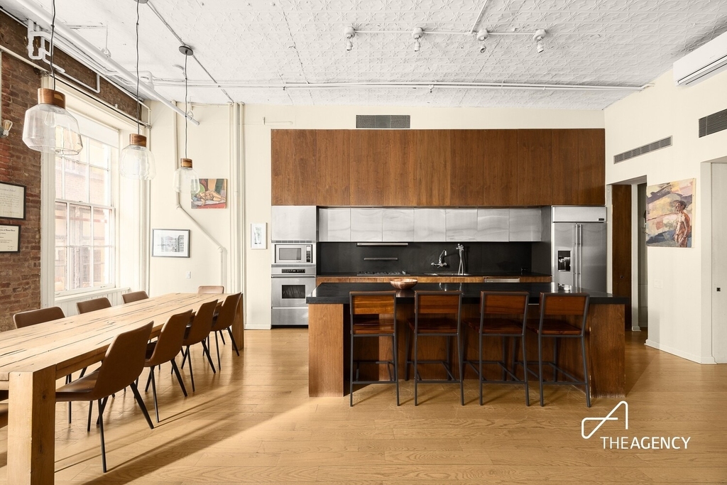 1 Bond Street - Photo 1