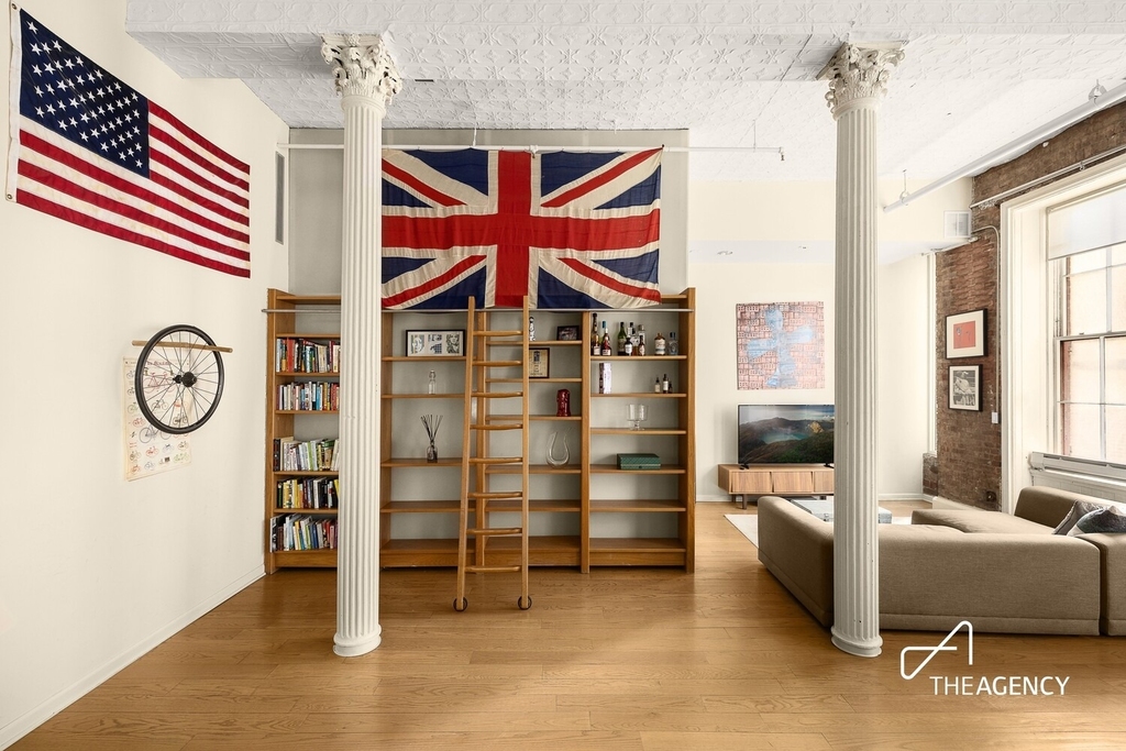 1 Bond Street - Photo 2