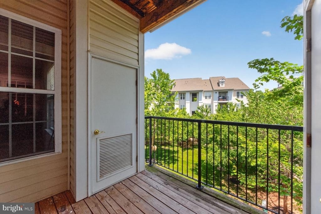 21228 Mcfadden Square - Photo 0