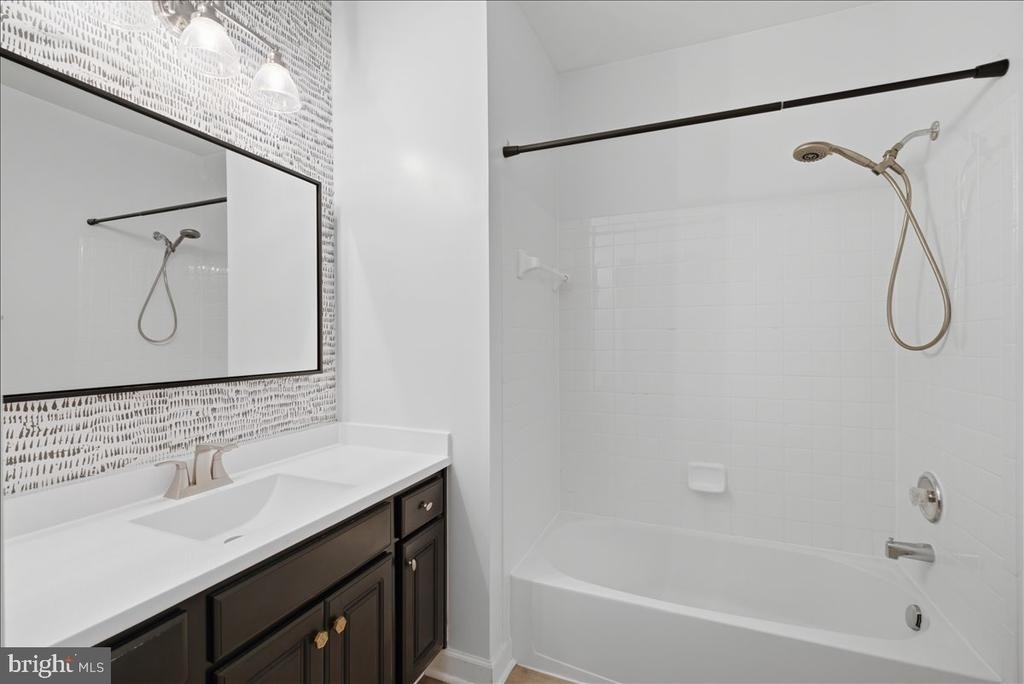 21228 Mcfadden Square - Photo 18
