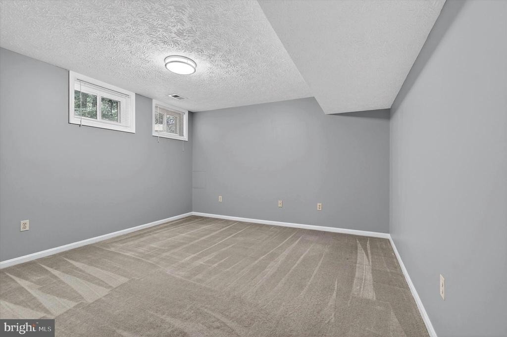 8405 Overlook Street - Photo 32