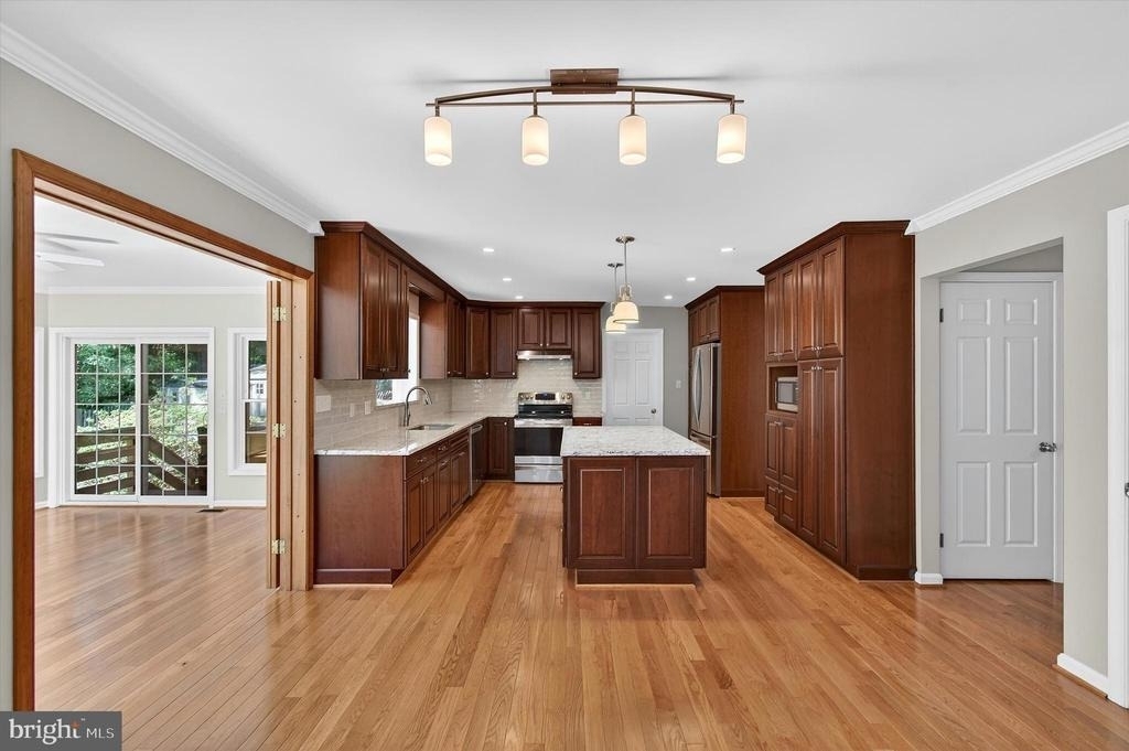 8405 Overlook Street - Photo 10