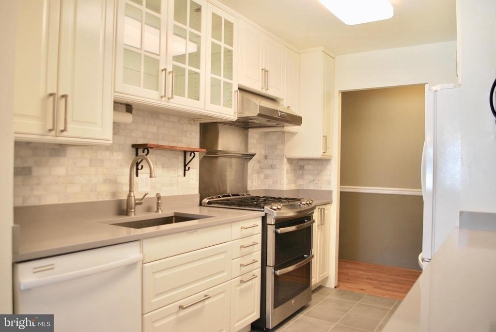2850 Dover Lane - Photo 4