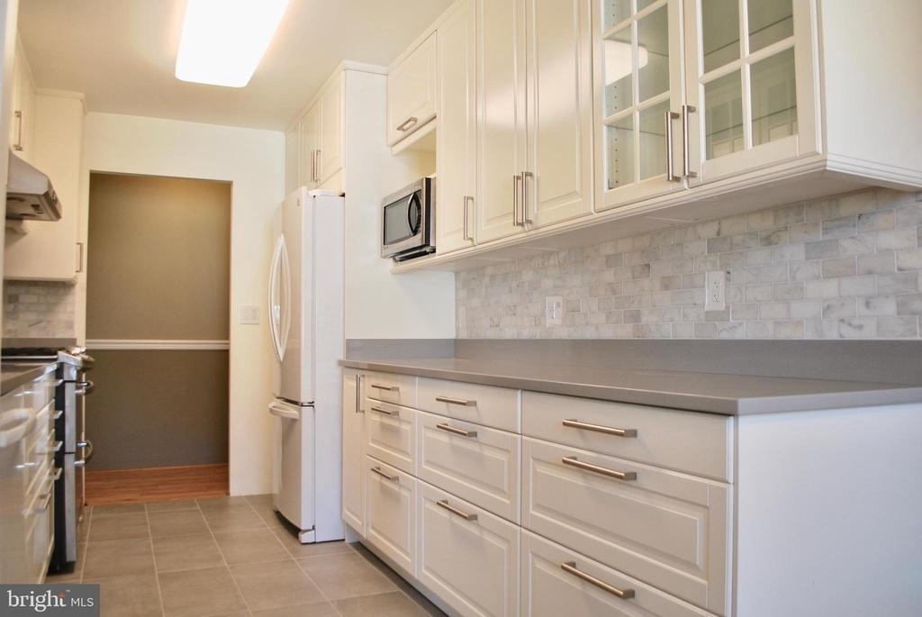 2850 Dover Lane - Photo 3