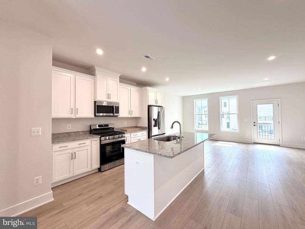 135 Heyford Dr - Photo 6