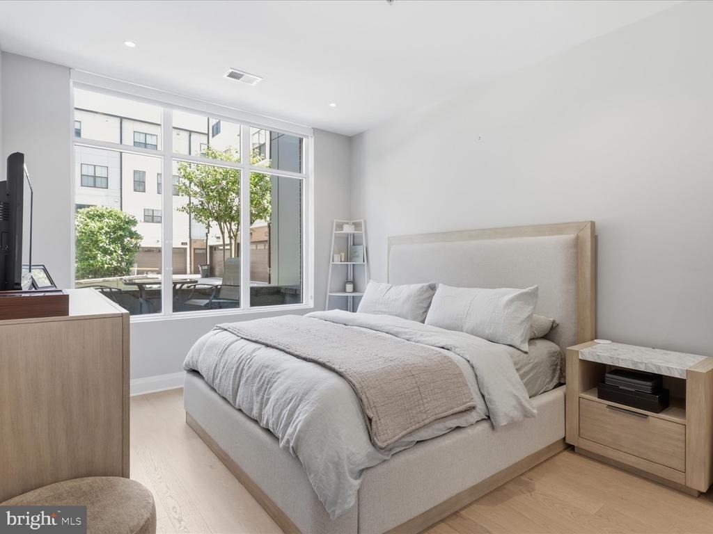 925 Fairfax Street N - Photo 3