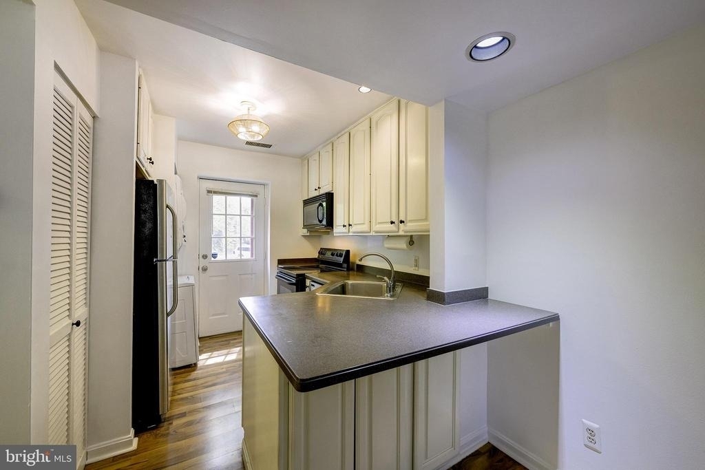 1403 E Abingdon Drive - Photo 8