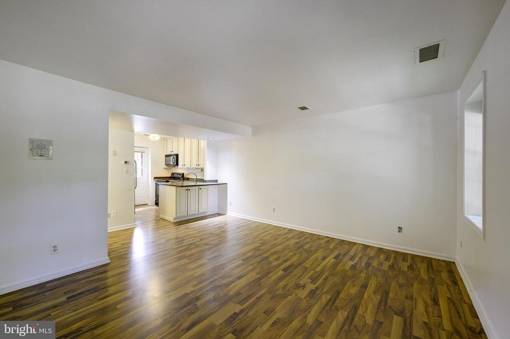 1403 E Abingdon Drive - Photo 7