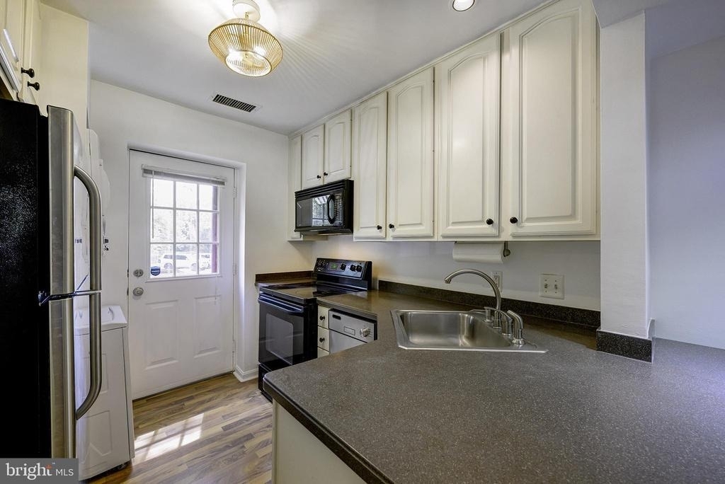 1403 E Abingdon Drive - Photo 10